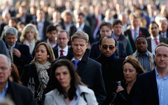 commuters-crowd_2059977b